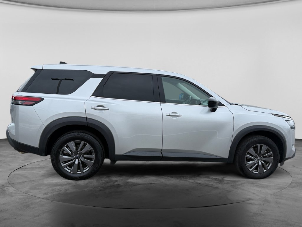 Used 2024 Nissan Pathfinder S FWD image 11