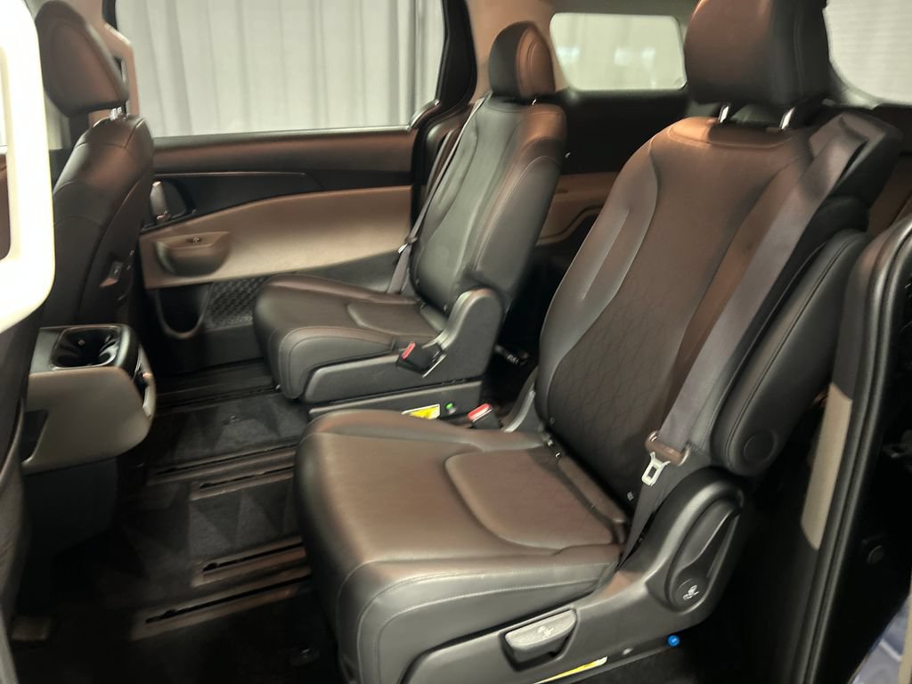 Used 2025 Kia Carnival LXS FWD image 22