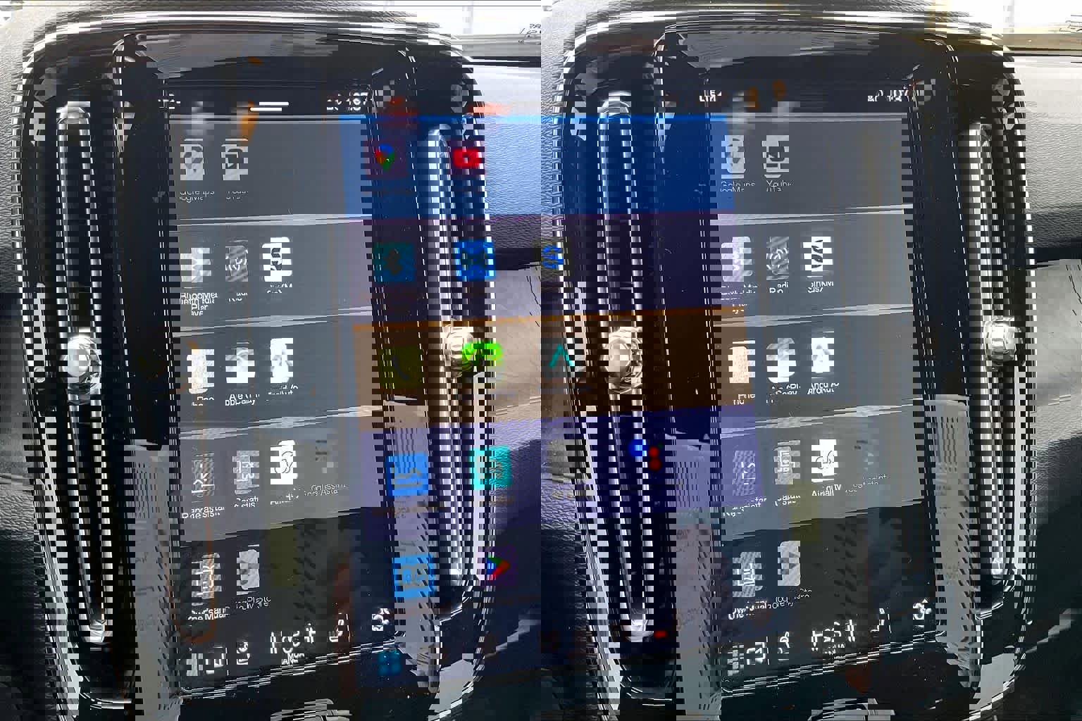 Used 2023 Volvo XC40 Recharge Ultimate image 36