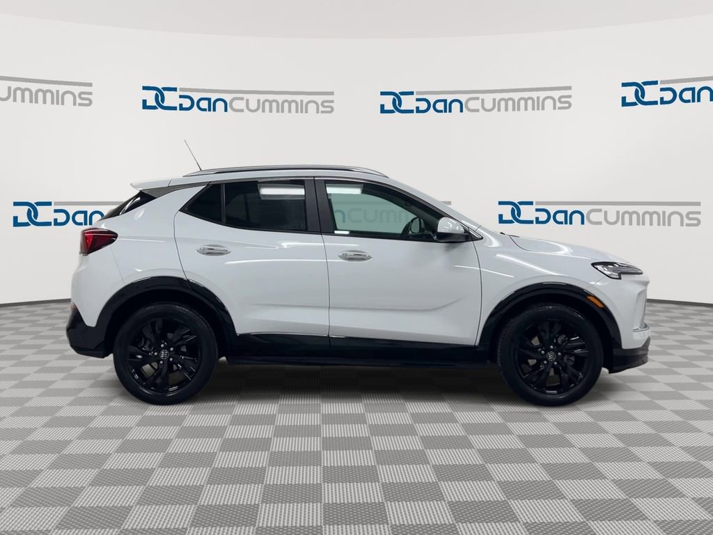 Used 2024 Buick Encore GX Sport Touring image 9