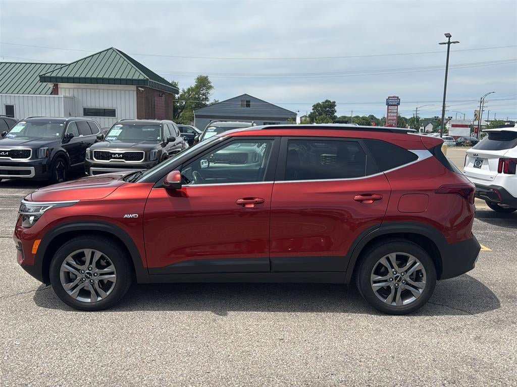 Used 2023 Kia Seltos S AWD/4WD image 2
