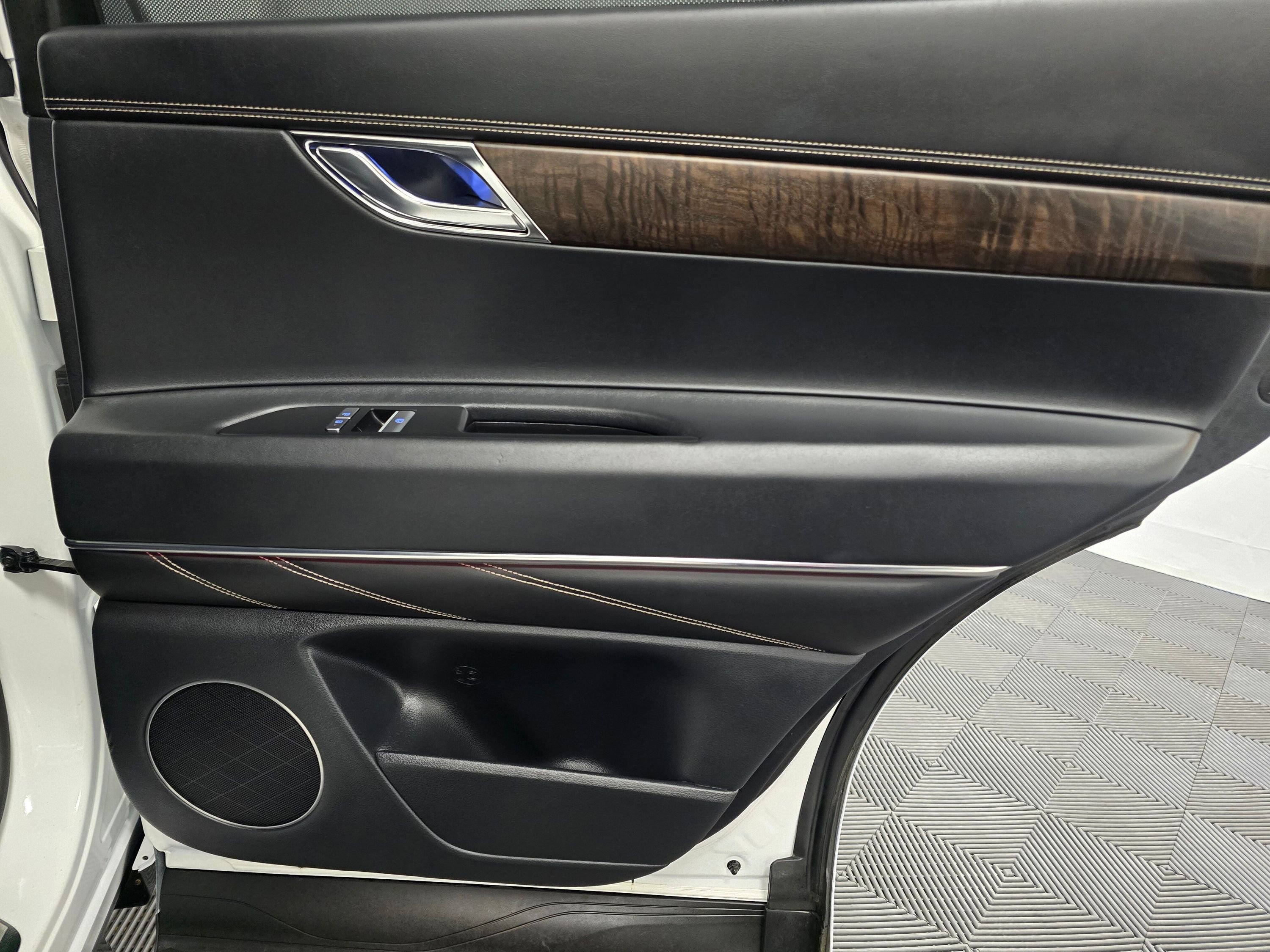 Used 2024 Genesis GV80 2.5T image 26