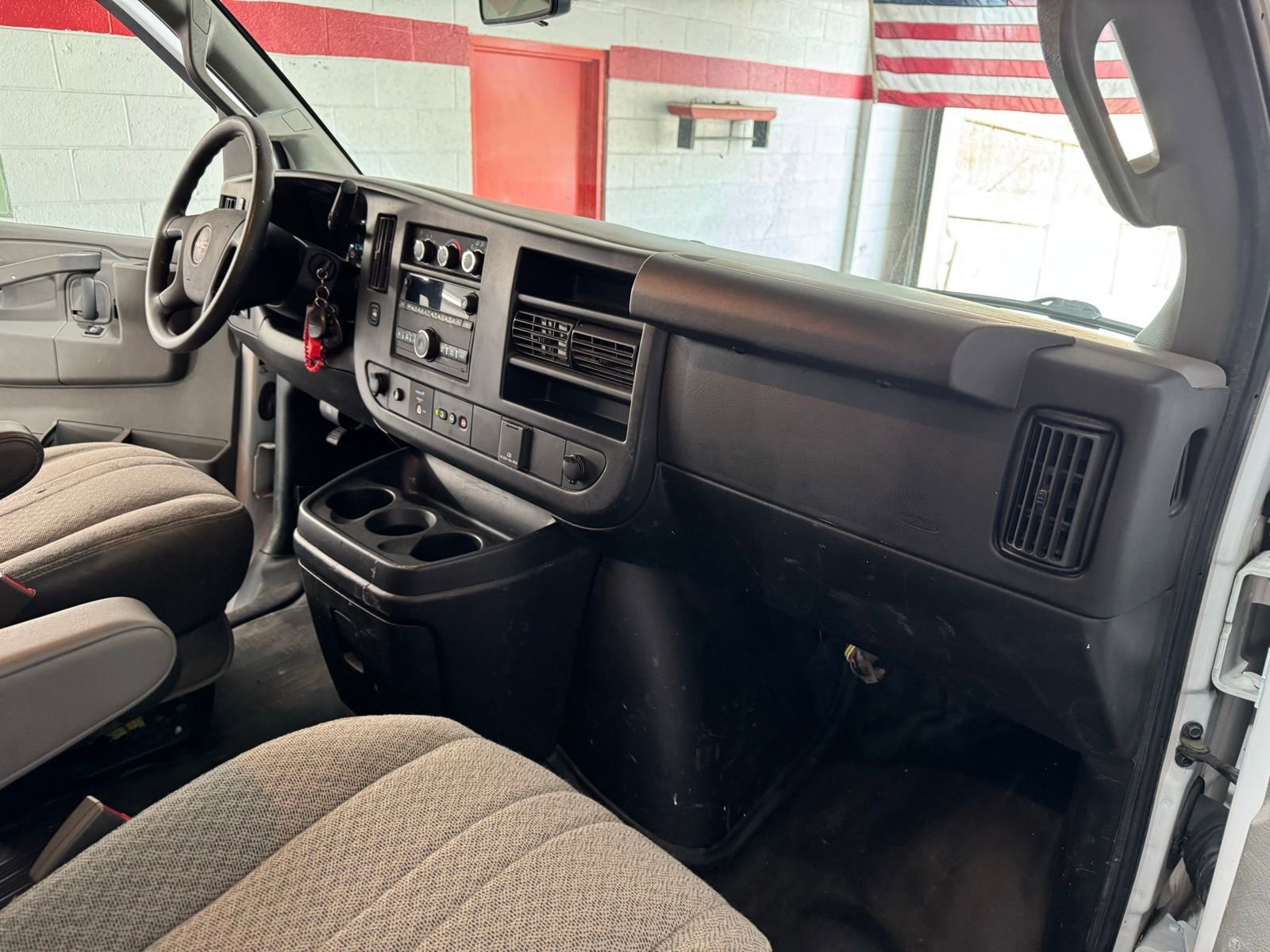 Used 2018 GMC Savana 2500 RWD image 11
