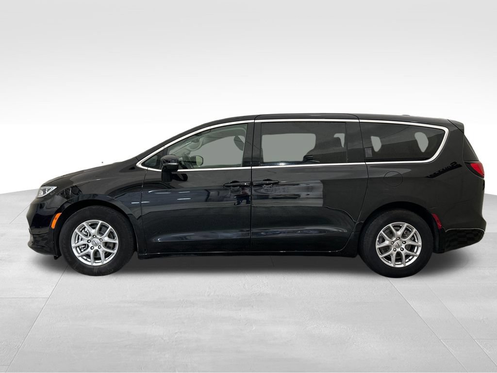 Used 2024 Chrysler Pacifica Touring-L FWD video 2