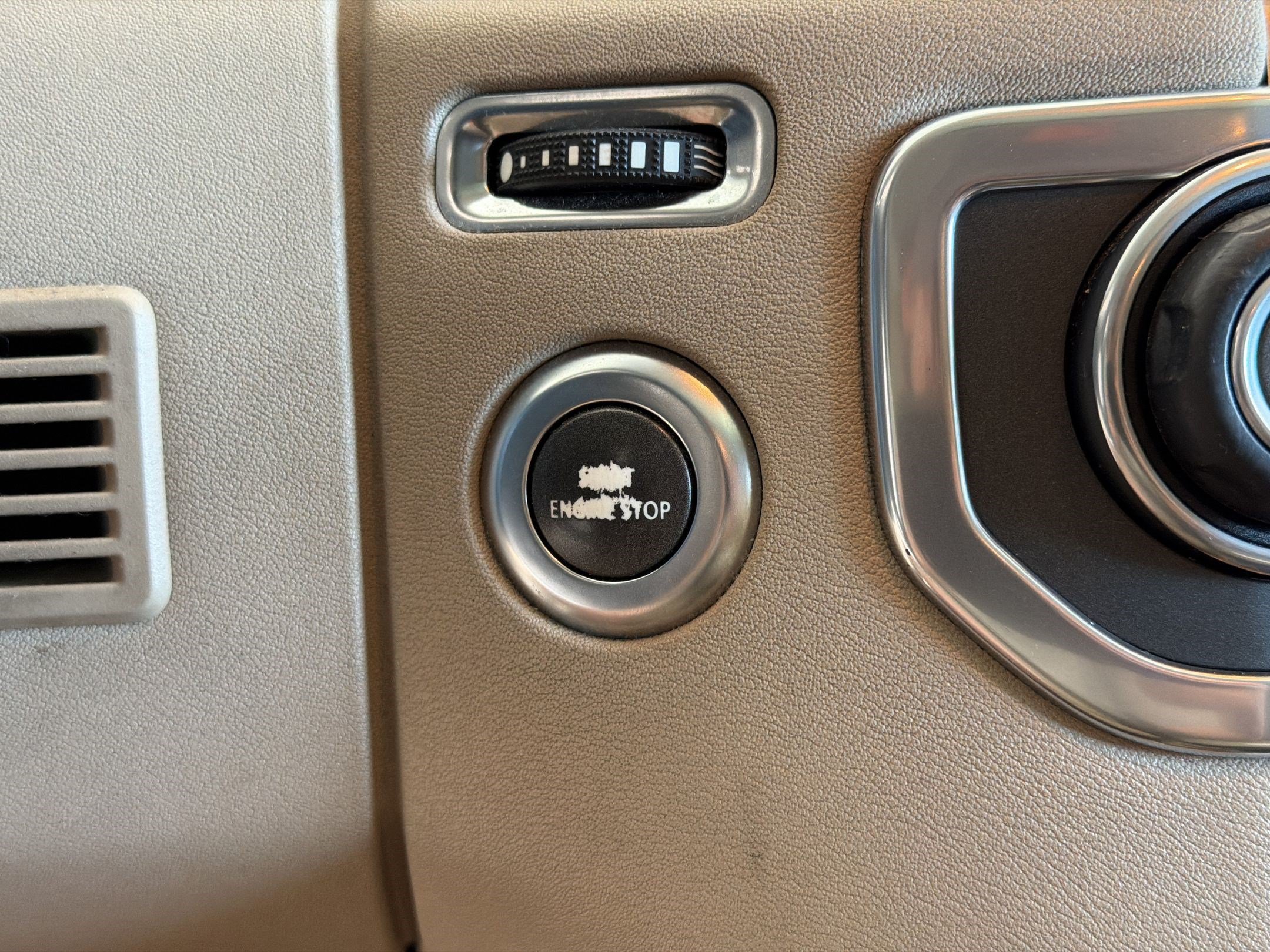 Used 2011 Land Rover LR4 HSE AWD/4WD image 27