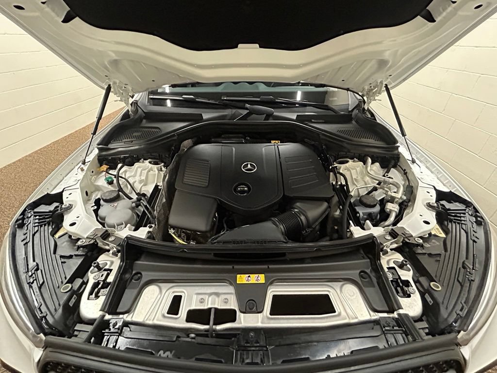 Used 2025 Mercedes-Benz GLC 350e 4MATIC image 12