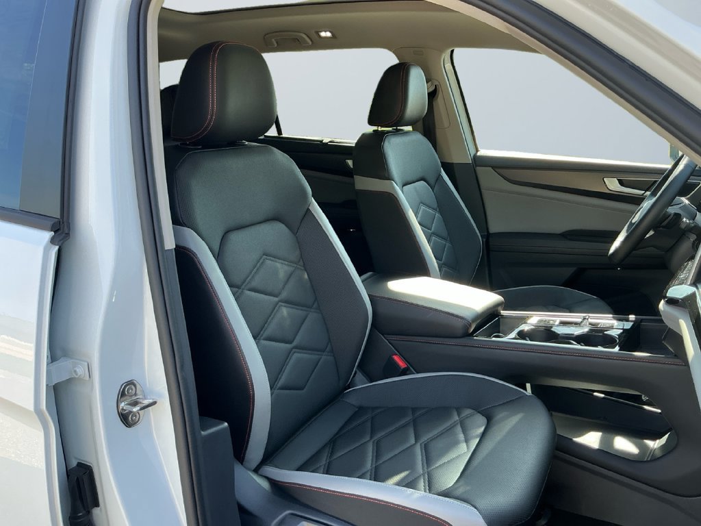 Used 2025 Volkswagen Atlas Peak Edition SE AWD/4WD image 16