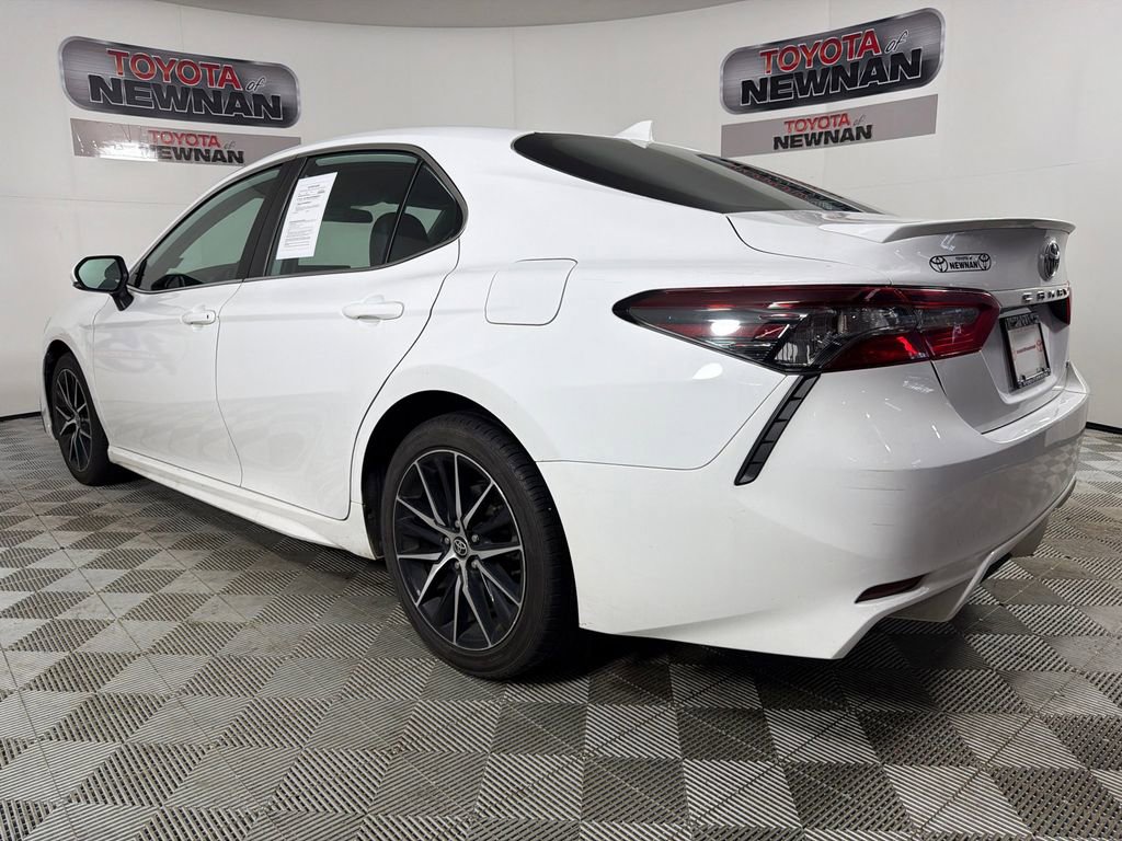 Used 2023 Toyota Camry SE image 5