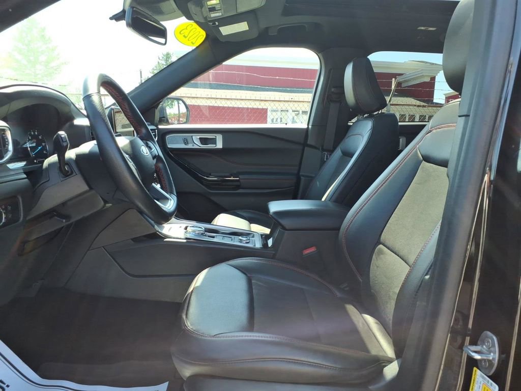 Used 2023 Ford Explorer ST-Line w/ Class IV Trailer Tow Package AWD/4WD image 16