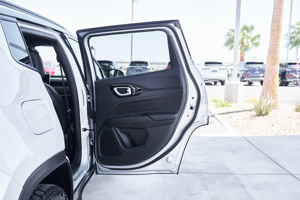 Used 2024 Jeep Compass Trailhawk image 13