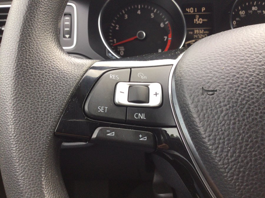 Used 2015 Volkswagen Jetta SE FWD image 25