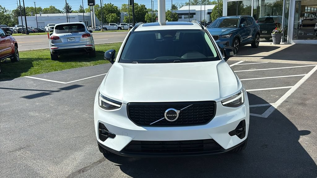 Certified 2026 Volvo XC40 B5 Plus AWD/4WD image 5