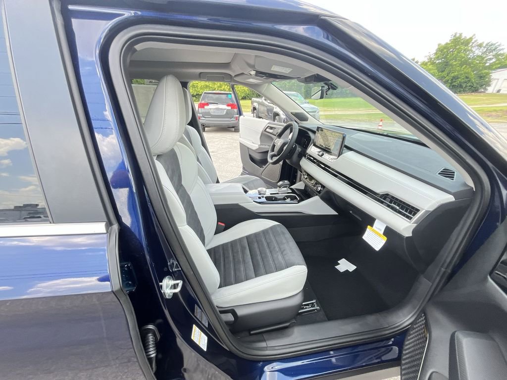 New 2025 Mitsubishi Outlander SE image 25