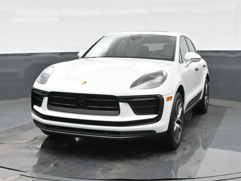Certified 2025 Porsche Macan image 12