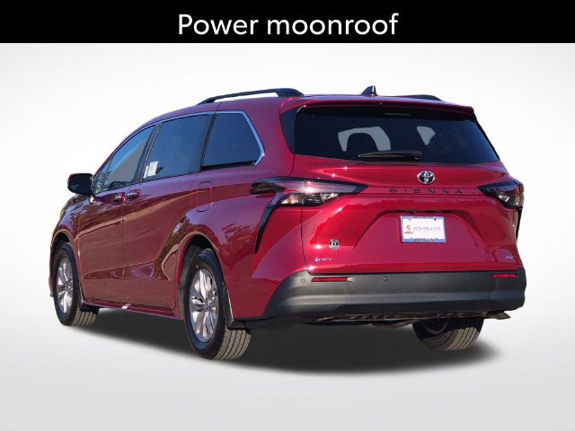 Certified 2026 Toyota Sienna XLE FWD image 8