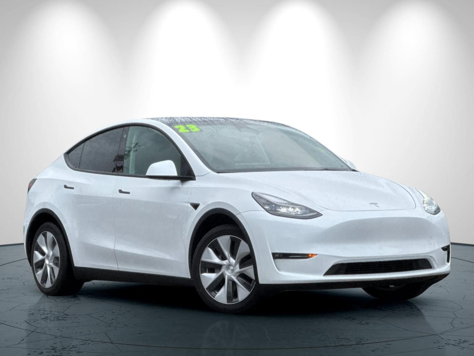 Used 2023 Tesla Model Y Long Range AWD/4WD image 2