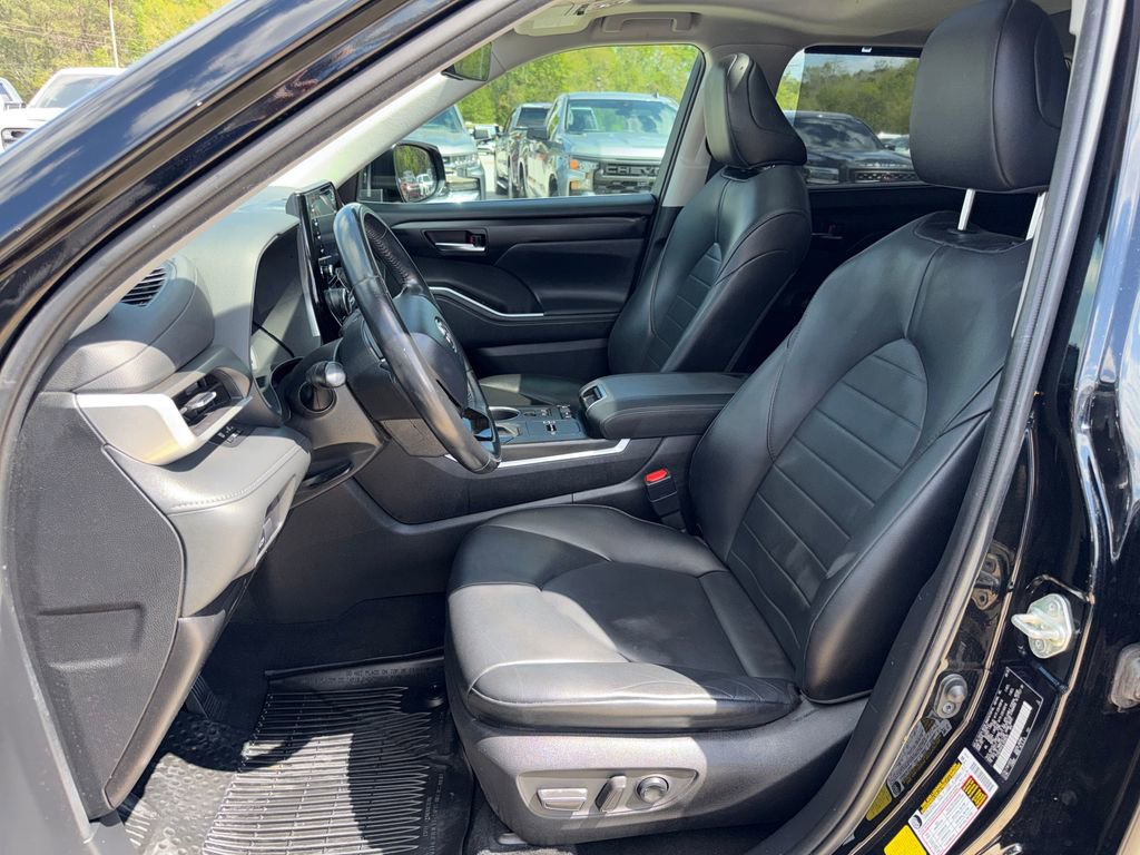 Used 2020 Toyota Highlander XLE FWD image 20
