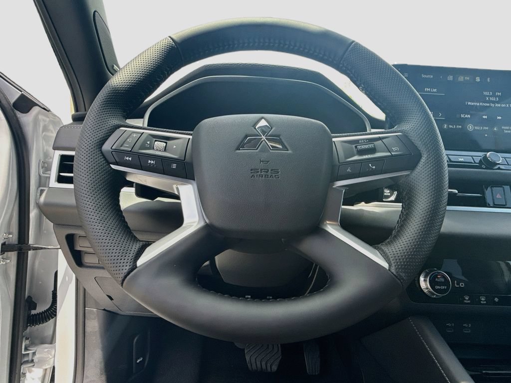 New 2026 Mitsubishi Outlander LE FWD image 11