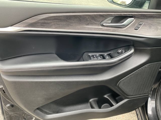 Used 2024 Jeep Grand Cherokee Limited AWD/4WD image 17