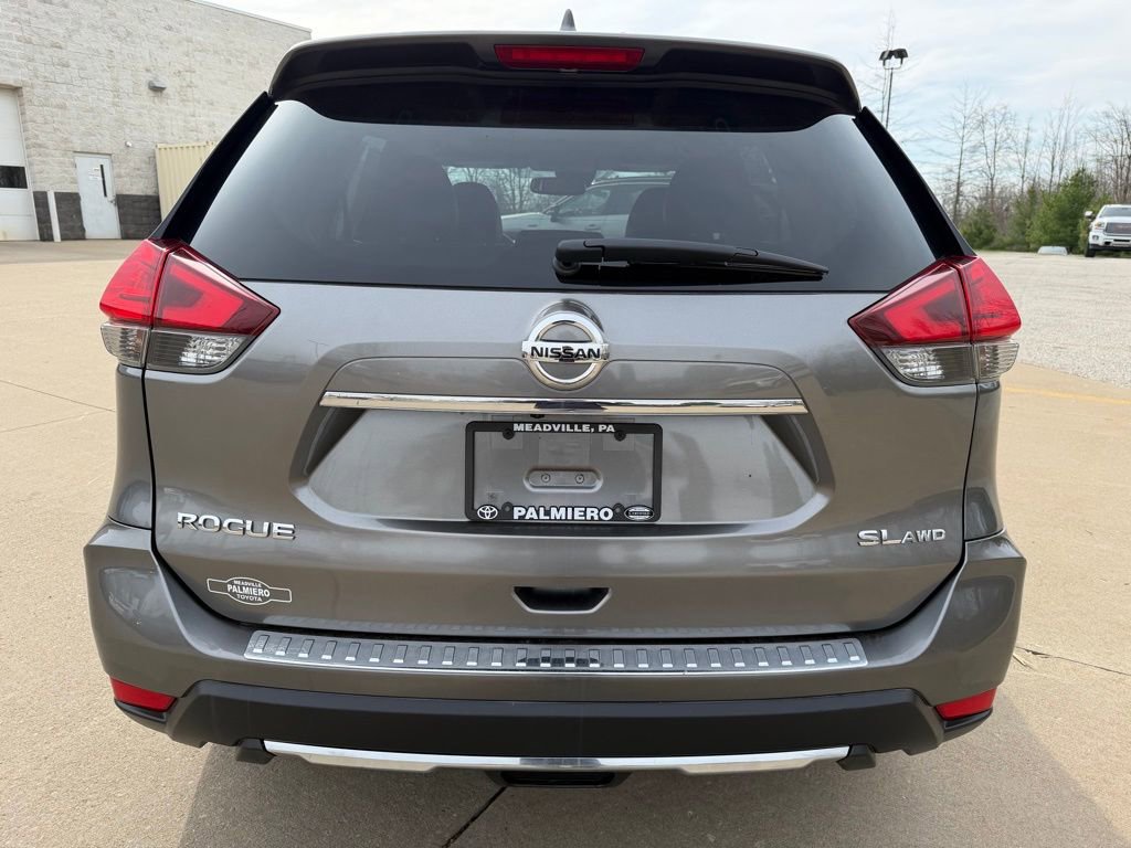 Used 2017 Nissan Rogue SL w/ SL Premium Package image 4