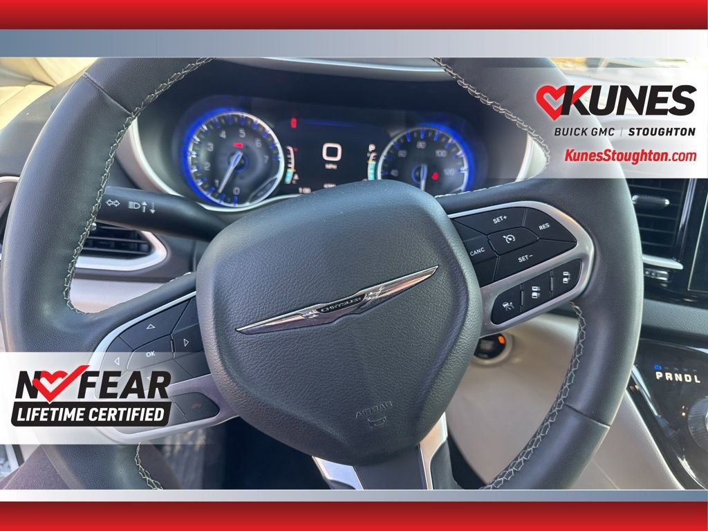 Used 2023 Chrysler Pacifica Touring-L image 25