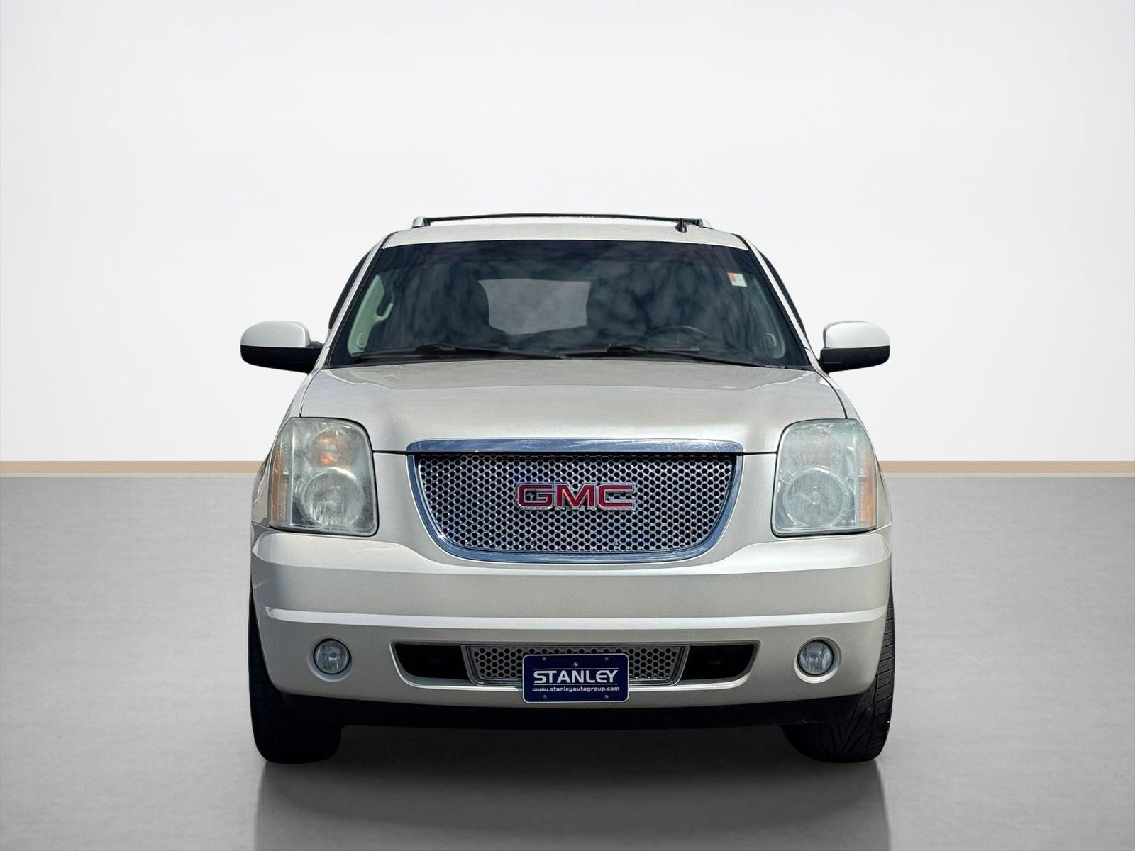 Used 2012 GMC Yukon Denali image 2