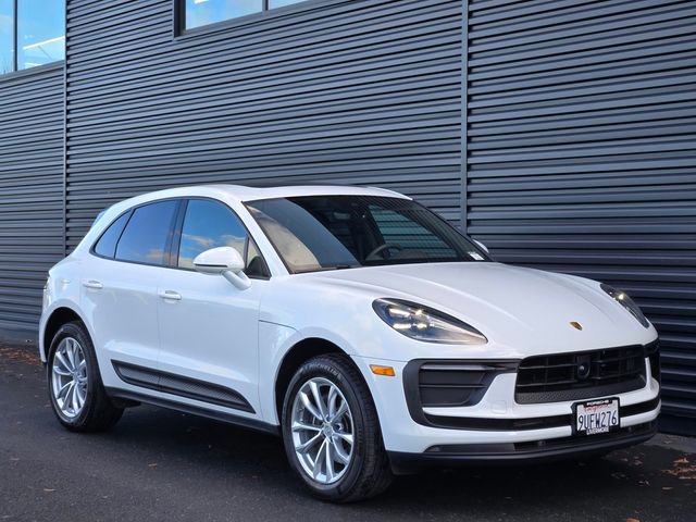 Used 2025 Porsche Macan image 9