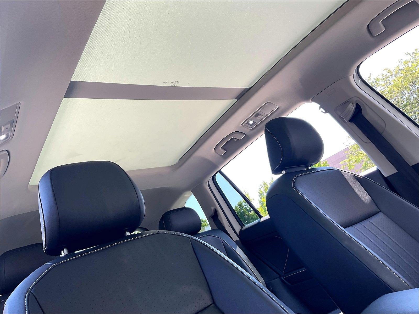 Certified 2022 Volkswagen Tiguan SE w/ Panoramic Sunroof Package AWD/4WD image 29