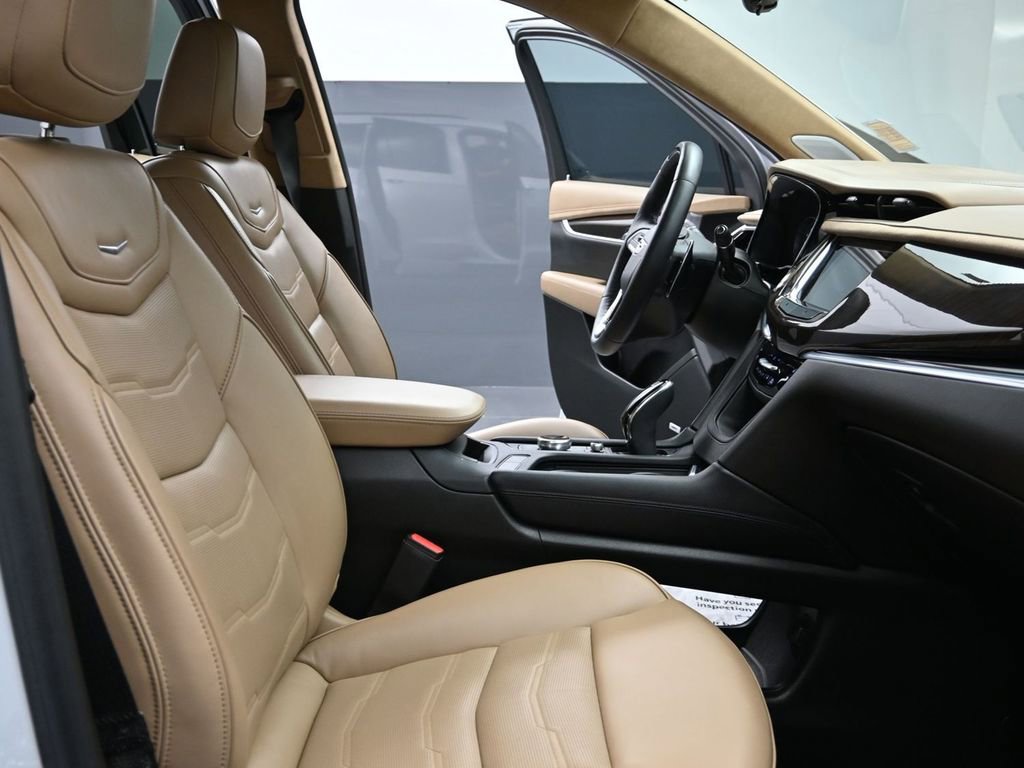 Certified 2025 Cadillac XT6 Sport w/ Platinum Package AWD/4WD image 16