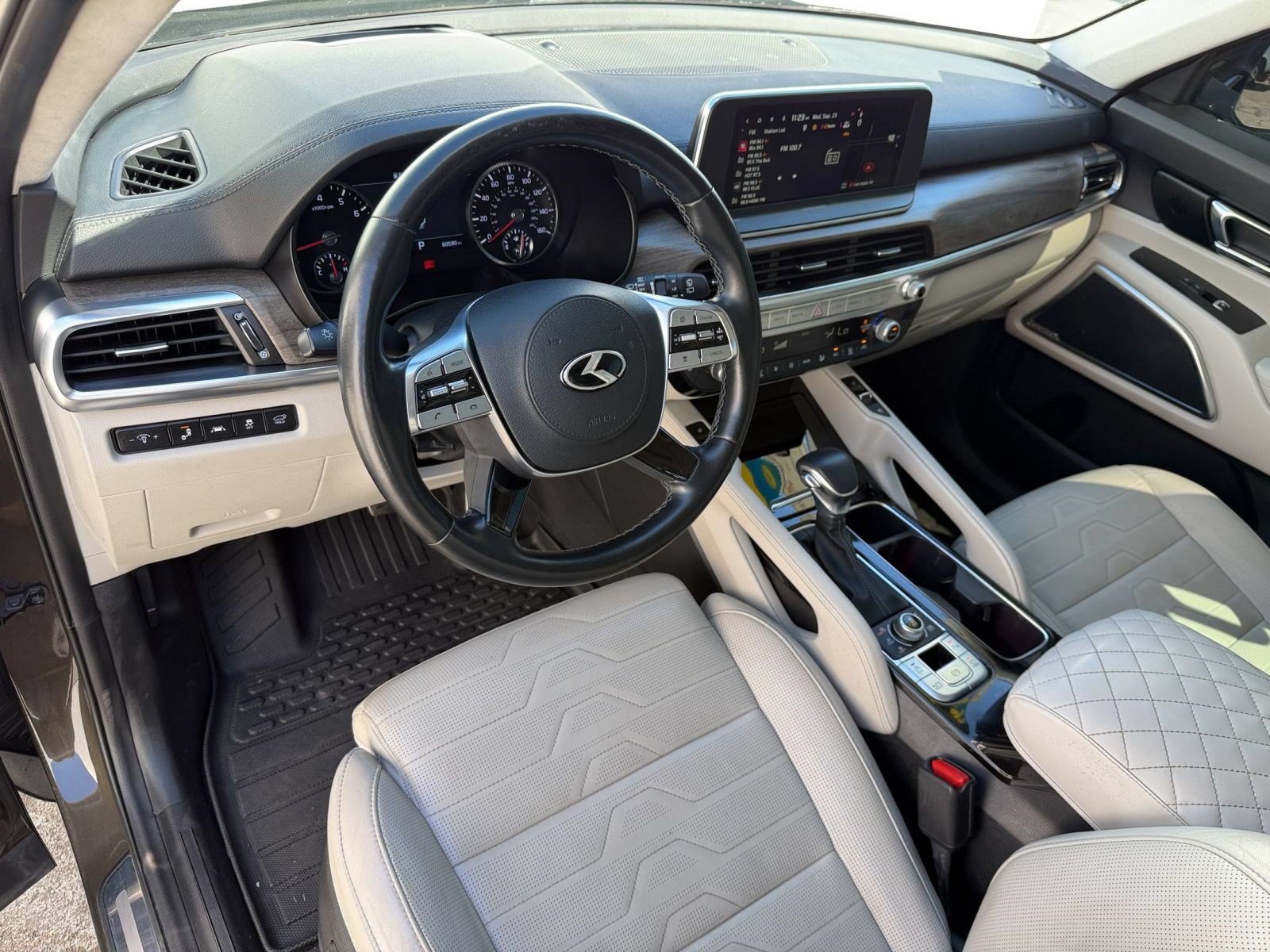 Used 2021 Kia Telluride SX w/ SX Prestige Package AWD/4WD image 3