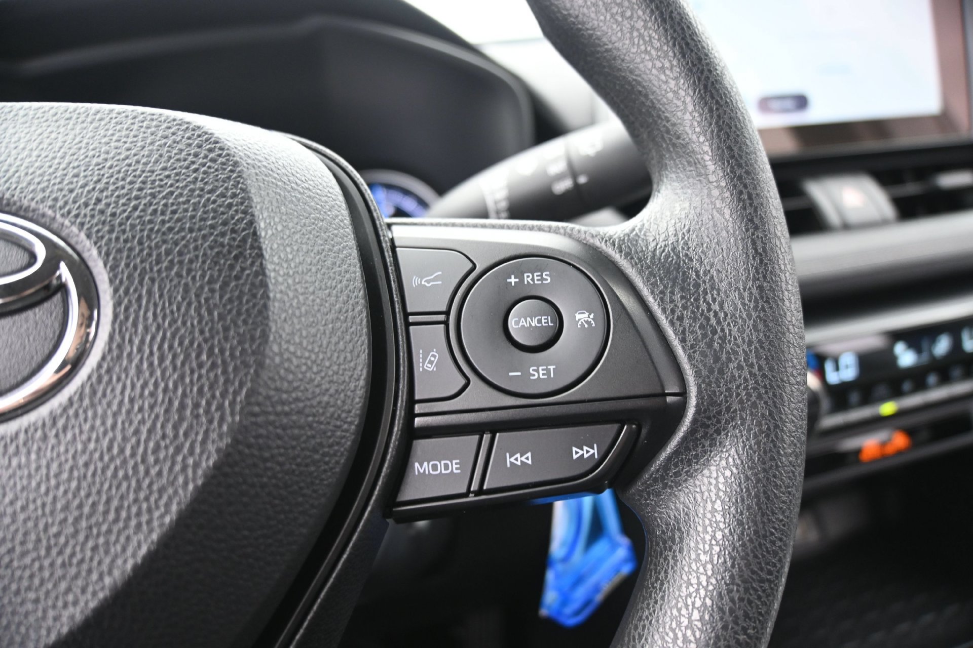 Used 2025 Toyota RAV4 LE AWD/4WD image 22