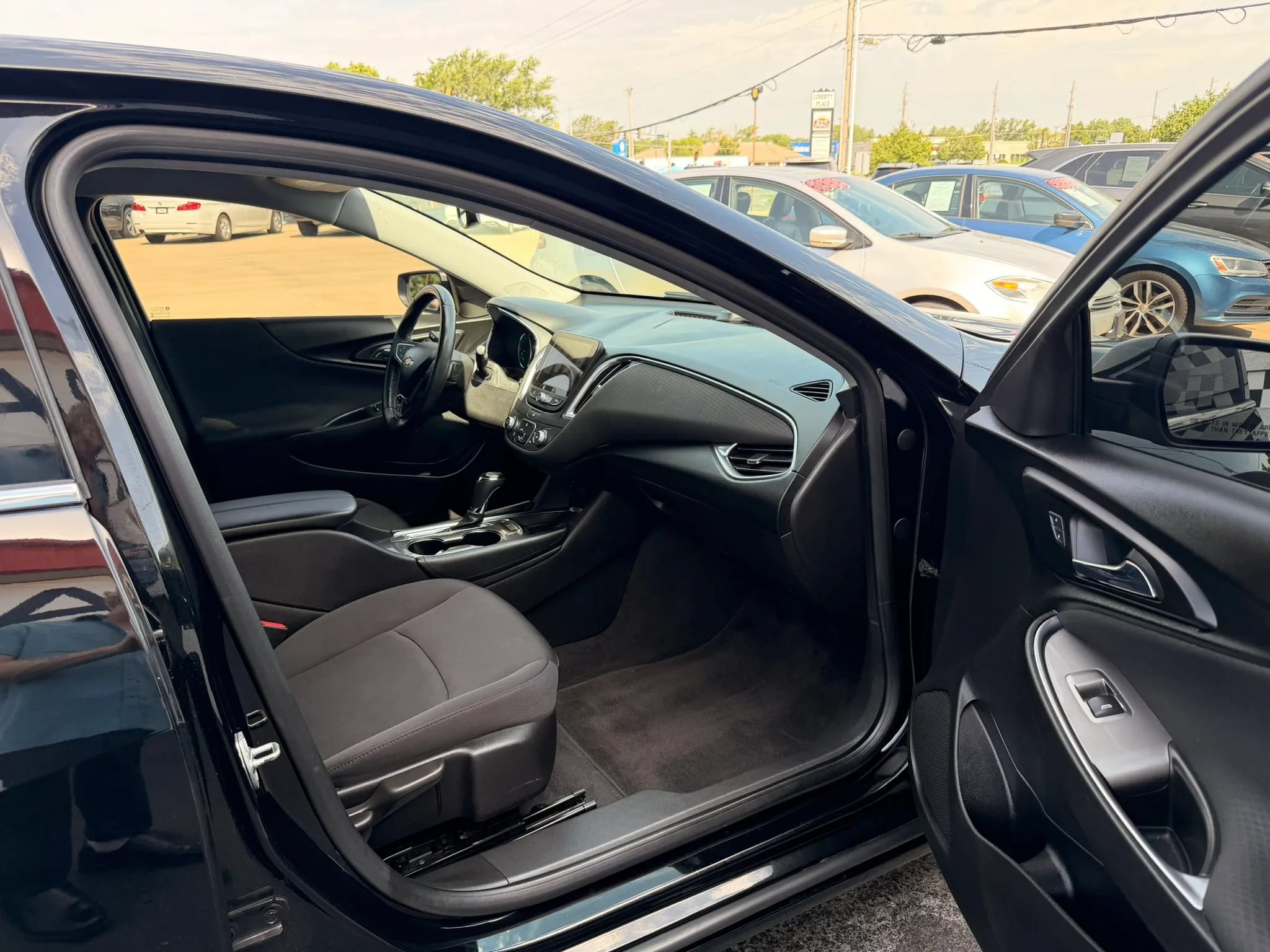 Used 2016 Chevrolet Malibu LT FWD image 29