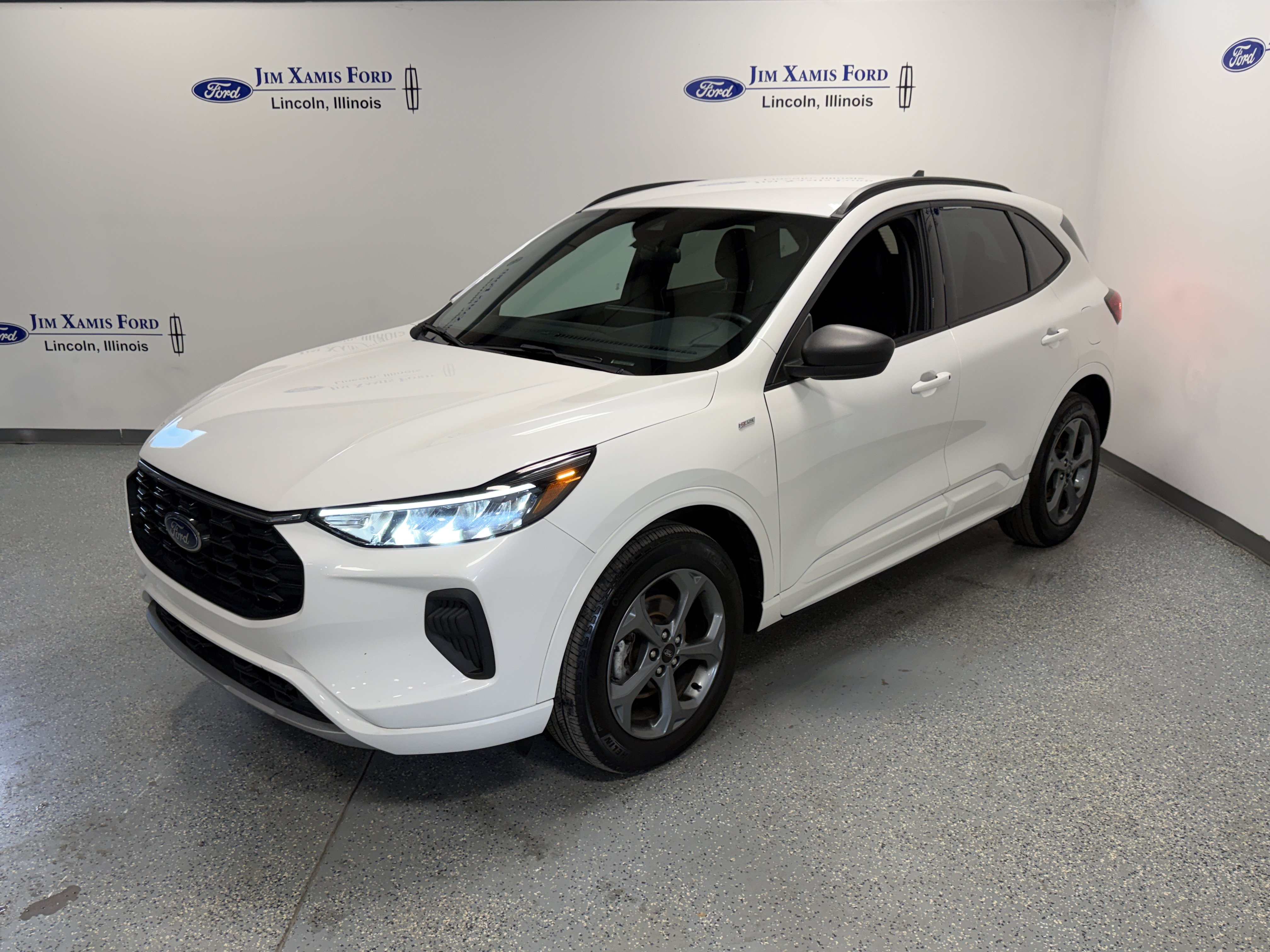 Used 2024 Ford Escape ST-Line w/ Tech Pack #1 AWD/4WD image 3