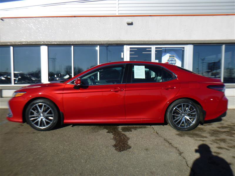 Used 2024 Toyota Camry XLE w/ Cold Weather Package image 2