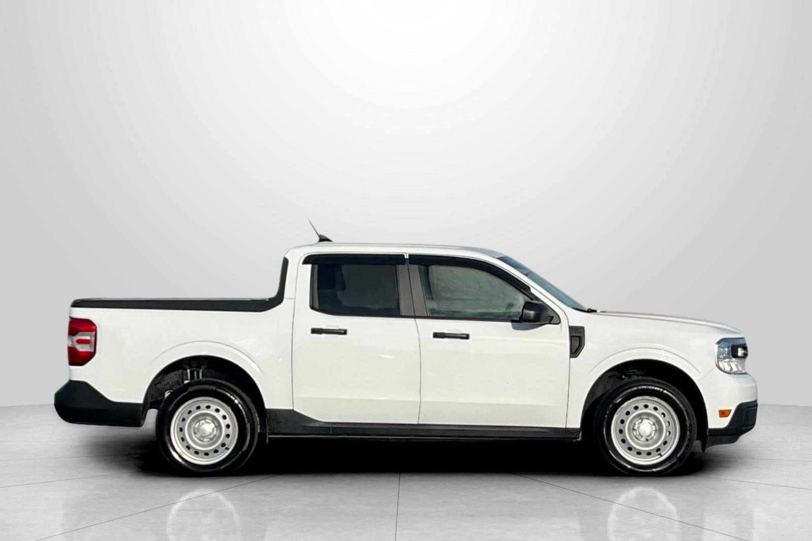 Used 2022 Ford Maverick XL image 3