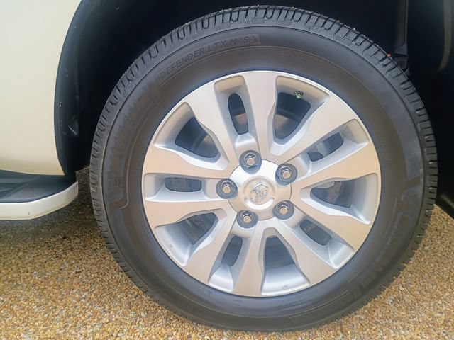 Used 2018 Toyota Sequoia Platinum AWD/4WD image 17
