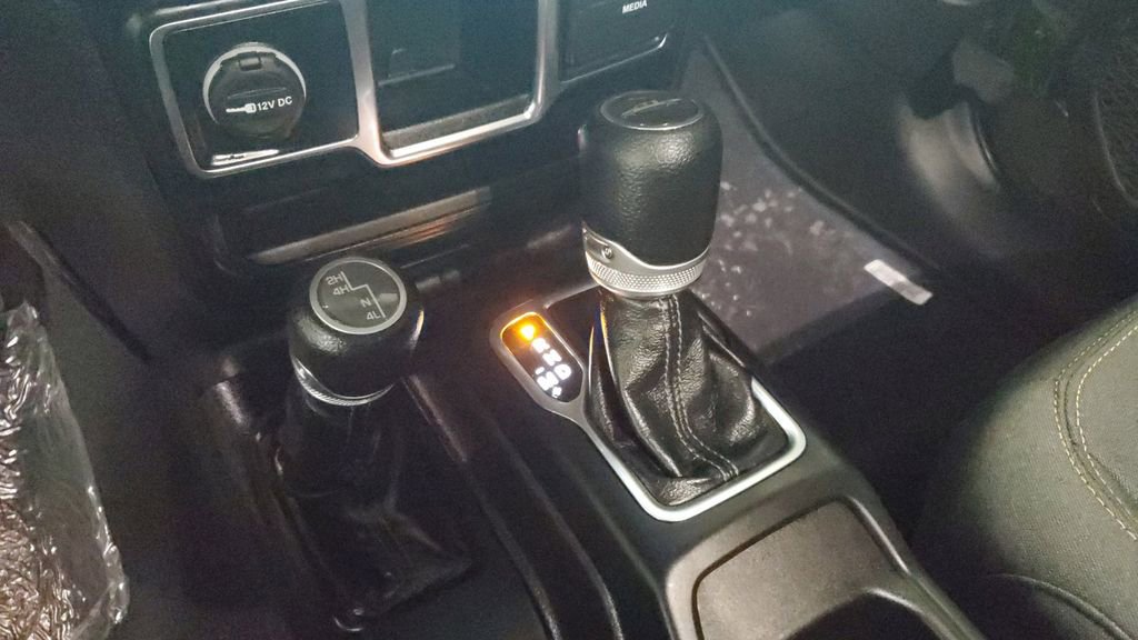 Used 2024 Jeep Gladiator Sport image 25