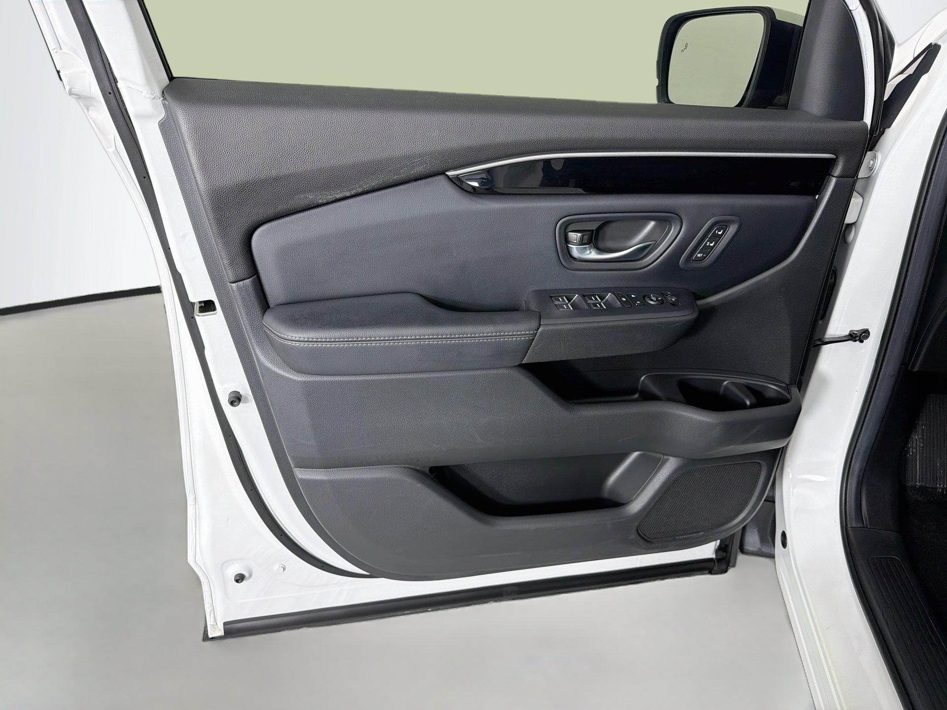 Used 2024 Honda Pilot Touring image 23
