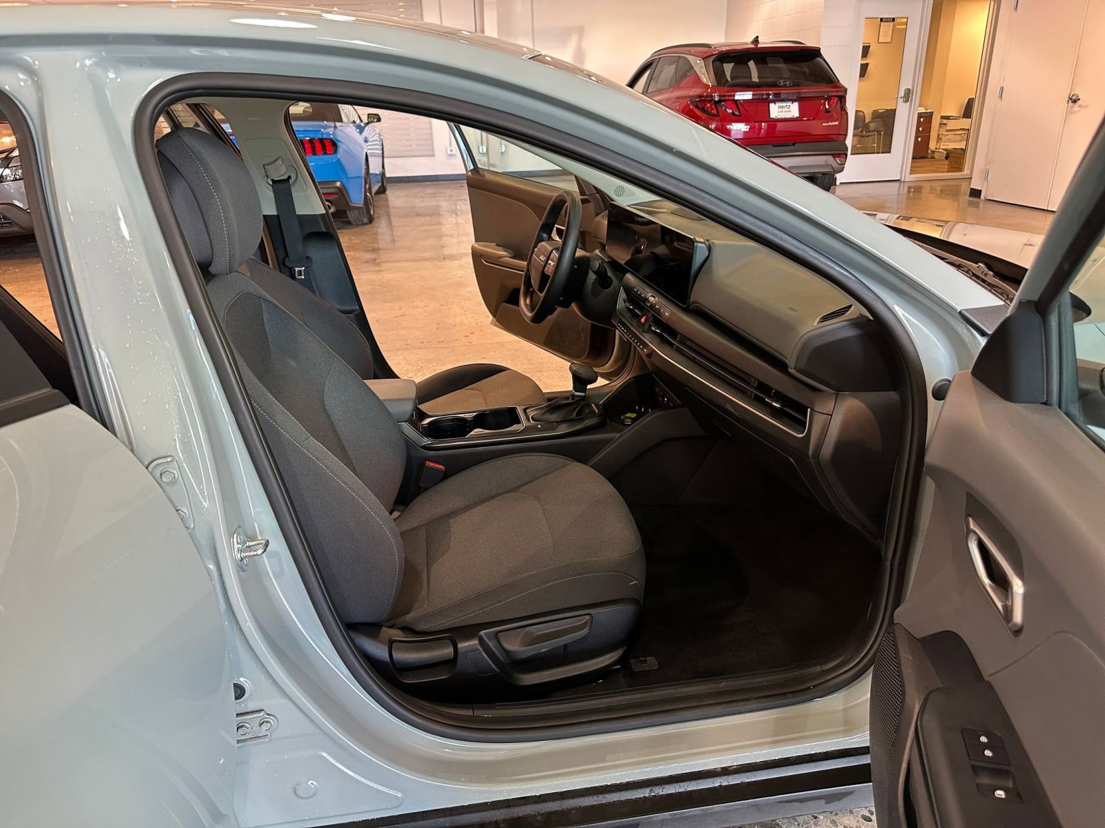 Used 2025 Kia K4 FWD image 35
