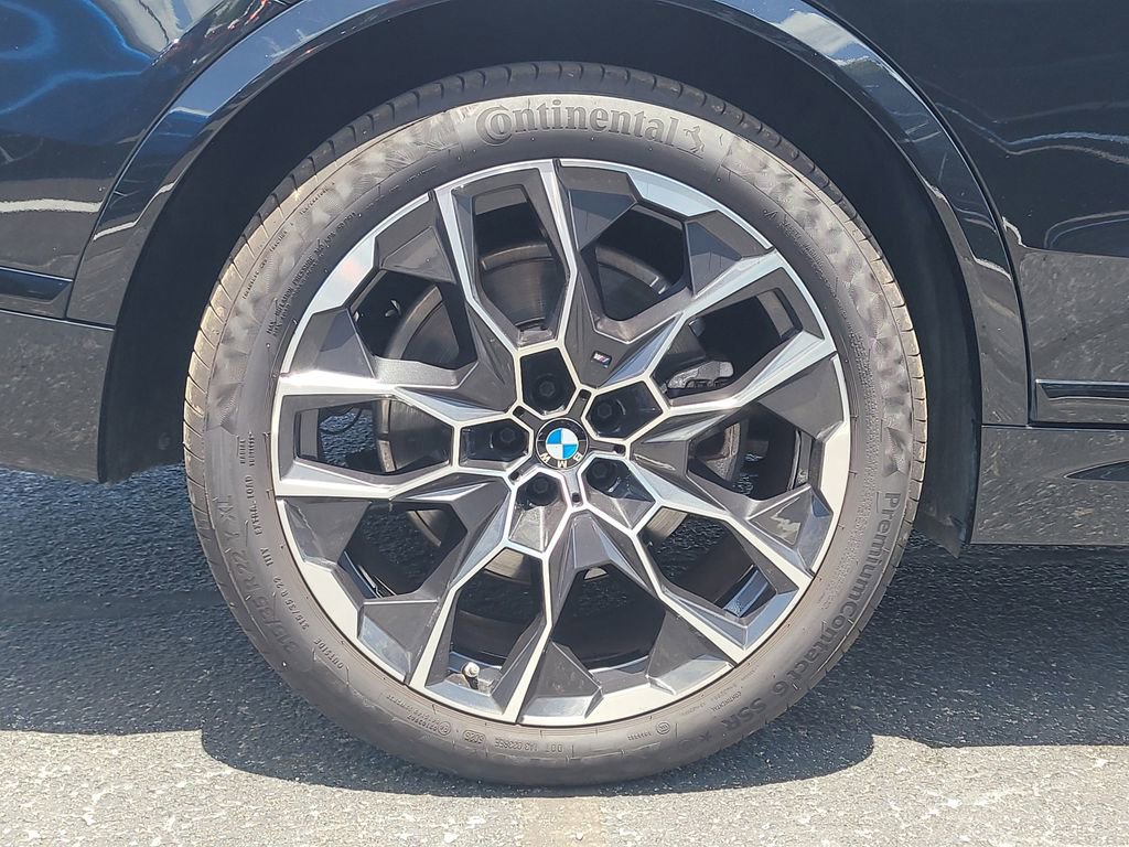 Used 2024 BMW X7 xDrive40i w/ M Sport Package AWD/4WD image 5