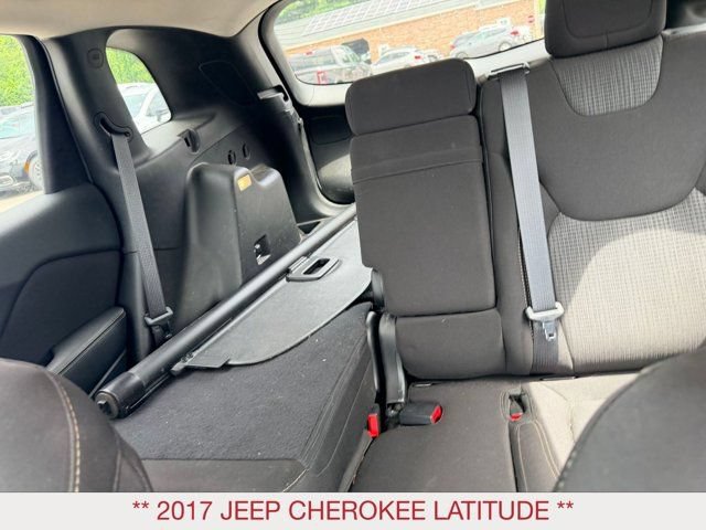 Used 2017 Jeep Cherokee Latitude AWD/4WD image 16