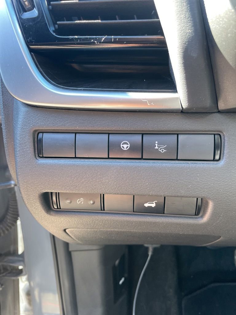 Used 2022 Nissan Rogue Platinum w/ Head-Up Display Package image 21