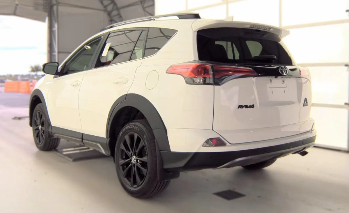 Used 2018 Toyota RAV4 Adventure AWD/4WD image 4