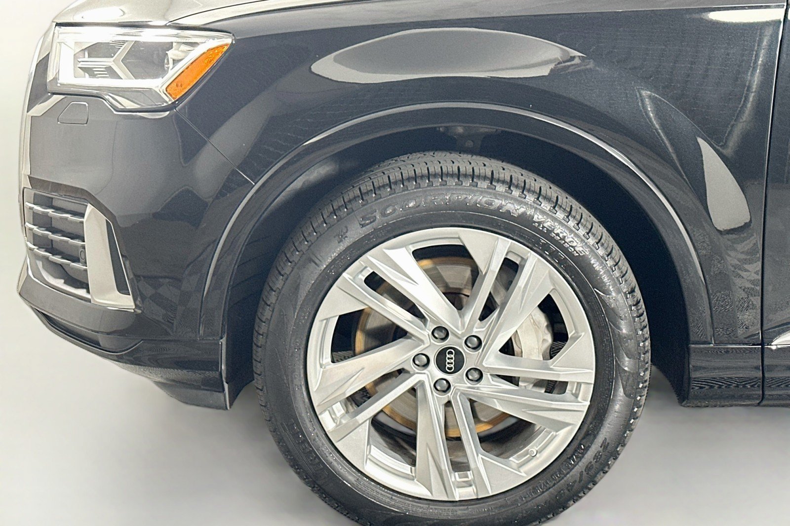 Used 2023 Audi Q7 2.0T Premium w/ Towing Package AWD/4WD image 12