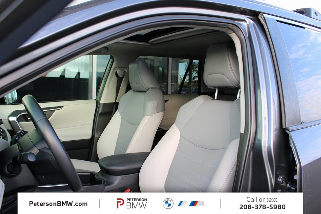 Used 2023 Toyota RAV4 XLE Premium image 2