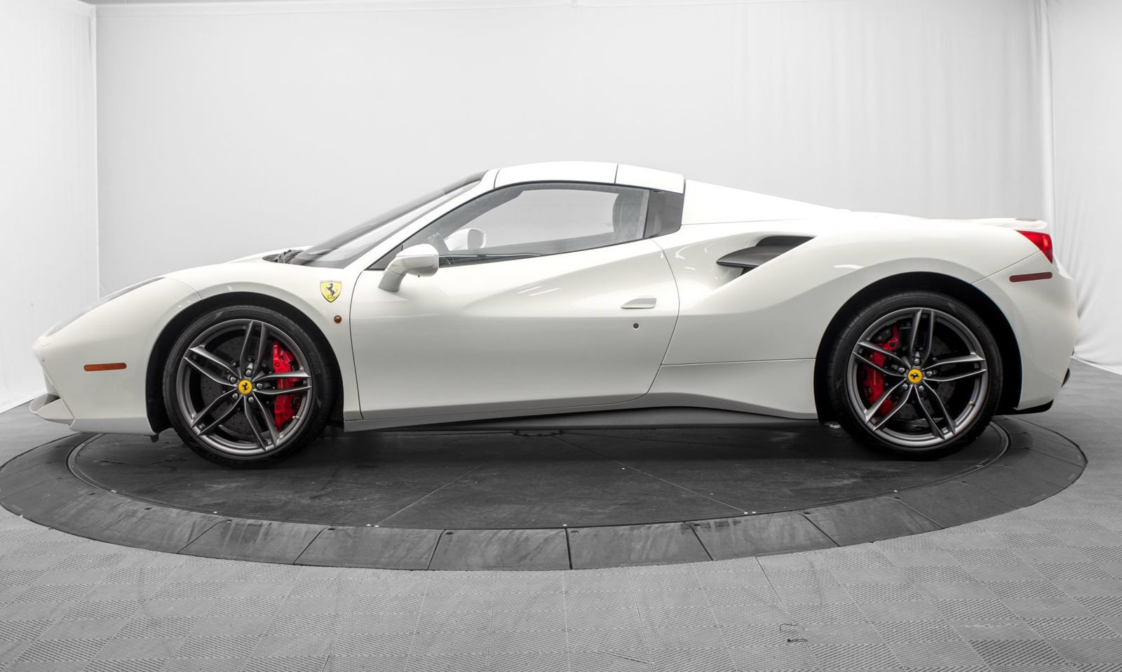 Used 2018 Ferrari 488 Spider RWD image 14
