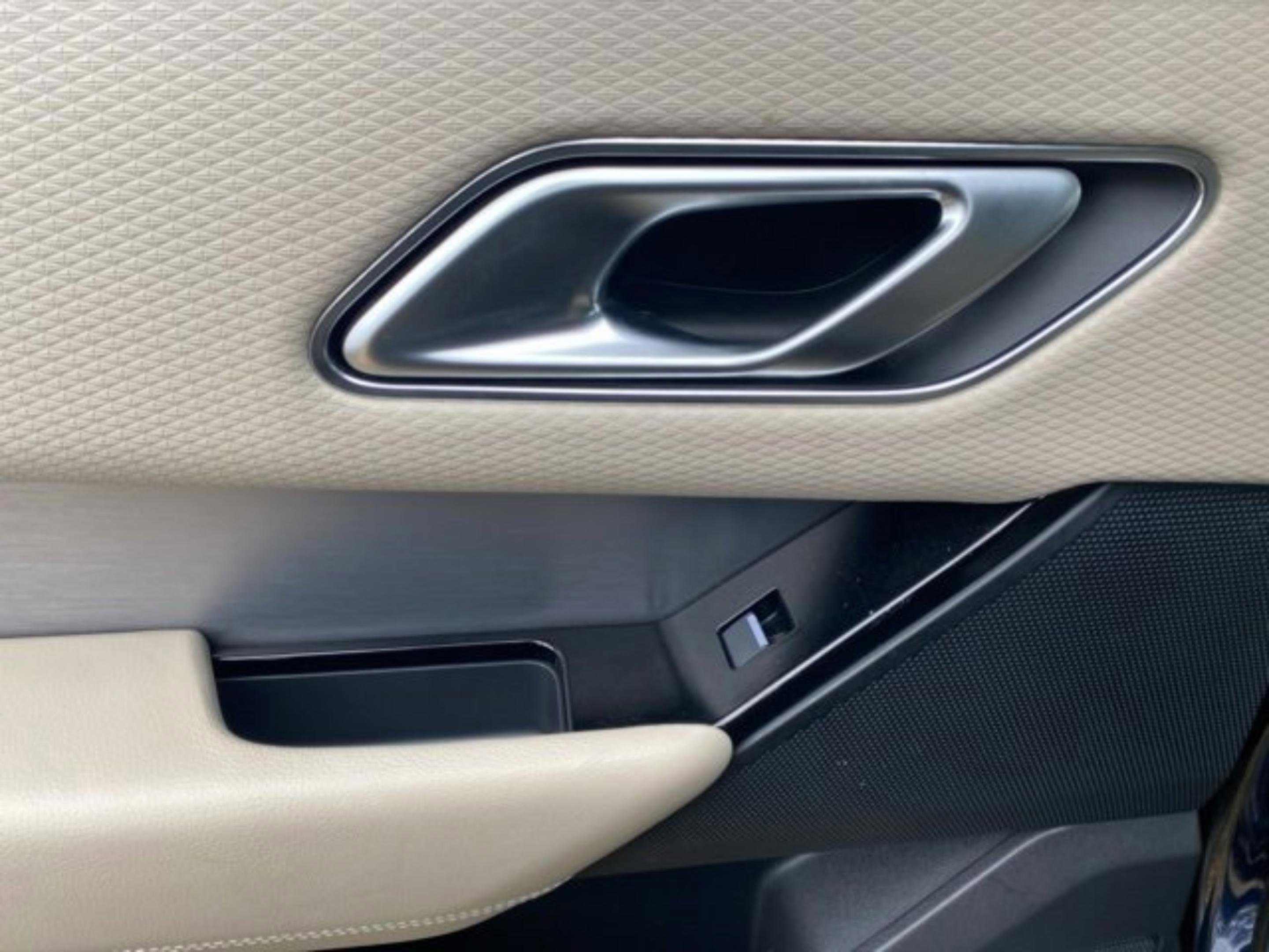 Used 2021 Land Rover Range Rover Velar R-Dynamic S image 28