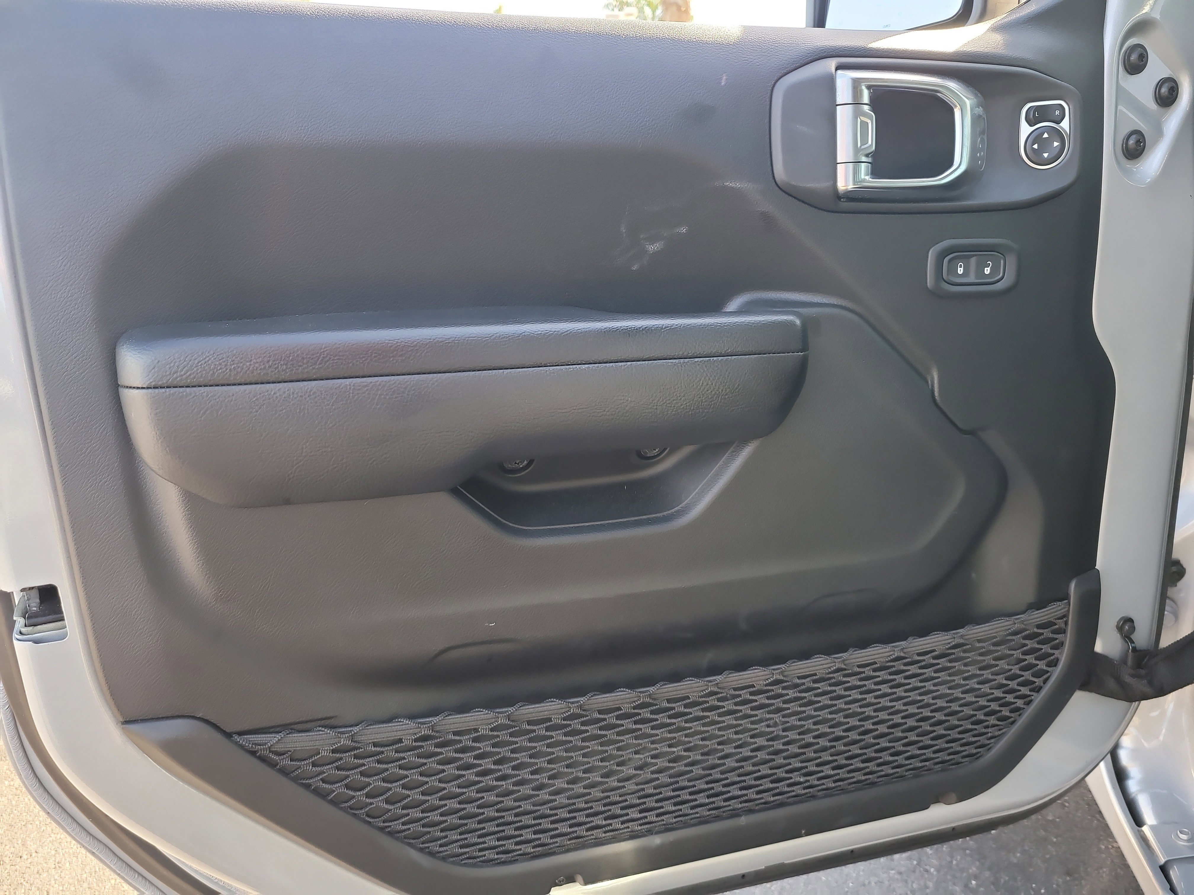 Used 2023 Jeep Wrangler Sport S image 15