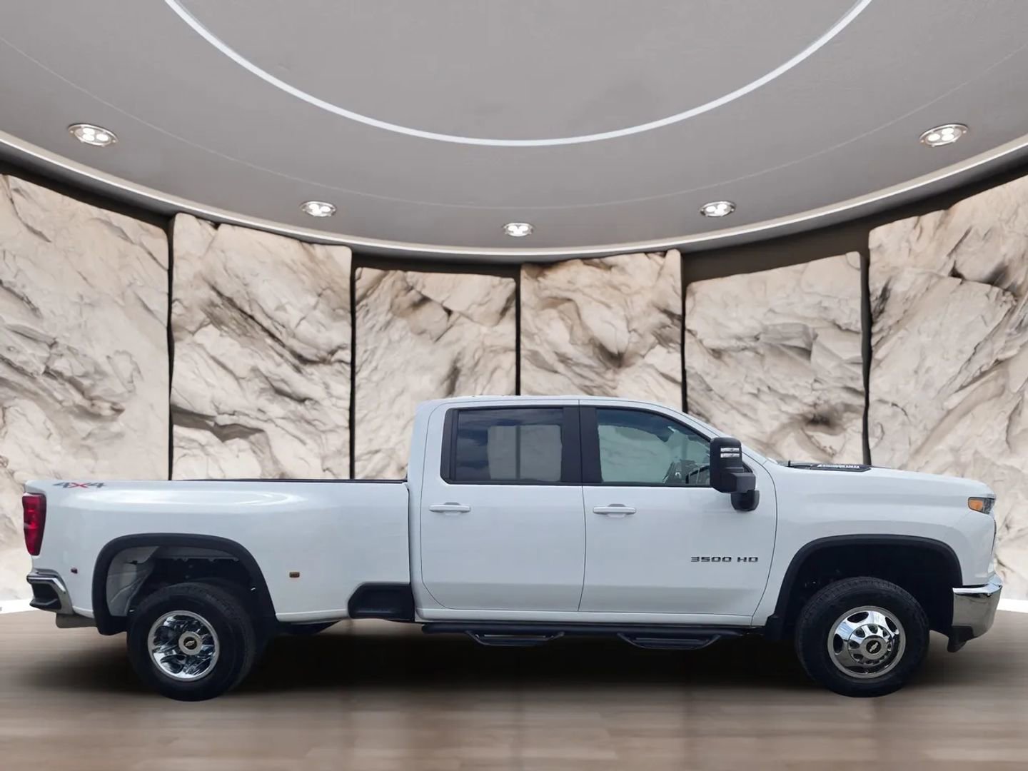 Used 2023 Chevrolet Silverado 3500 LT image 4
