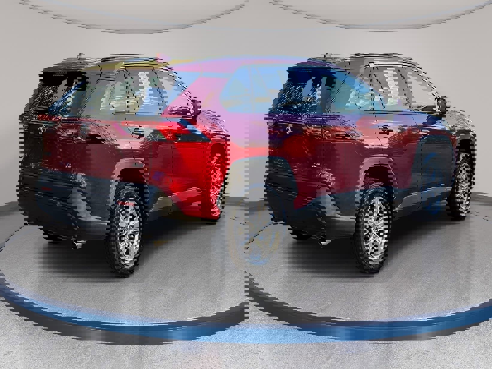 Used 2022 Toyota RAV4 XLE image 5